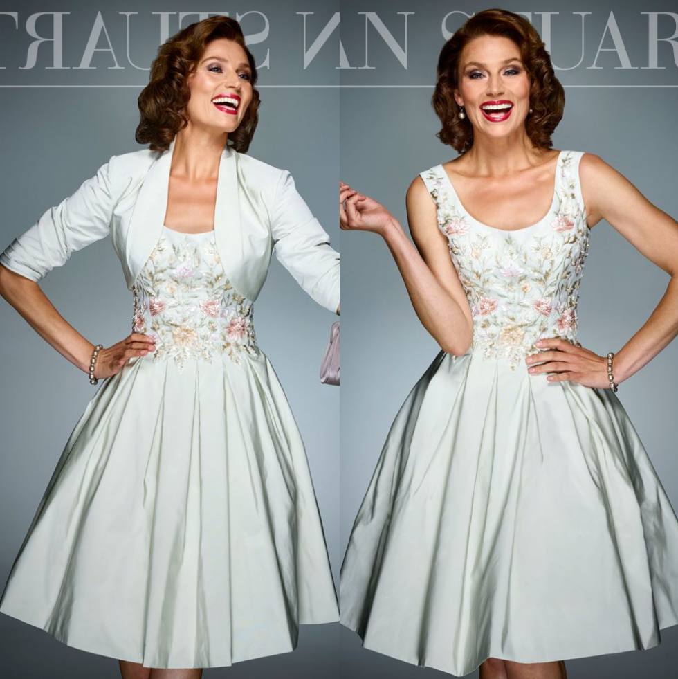 

Fashion Floral Appliques Mother Of The Bride Dresses Scoop Neck Wedding Guest Dress With Jacket Knee Length Pleated Plus Size Formal Gowns