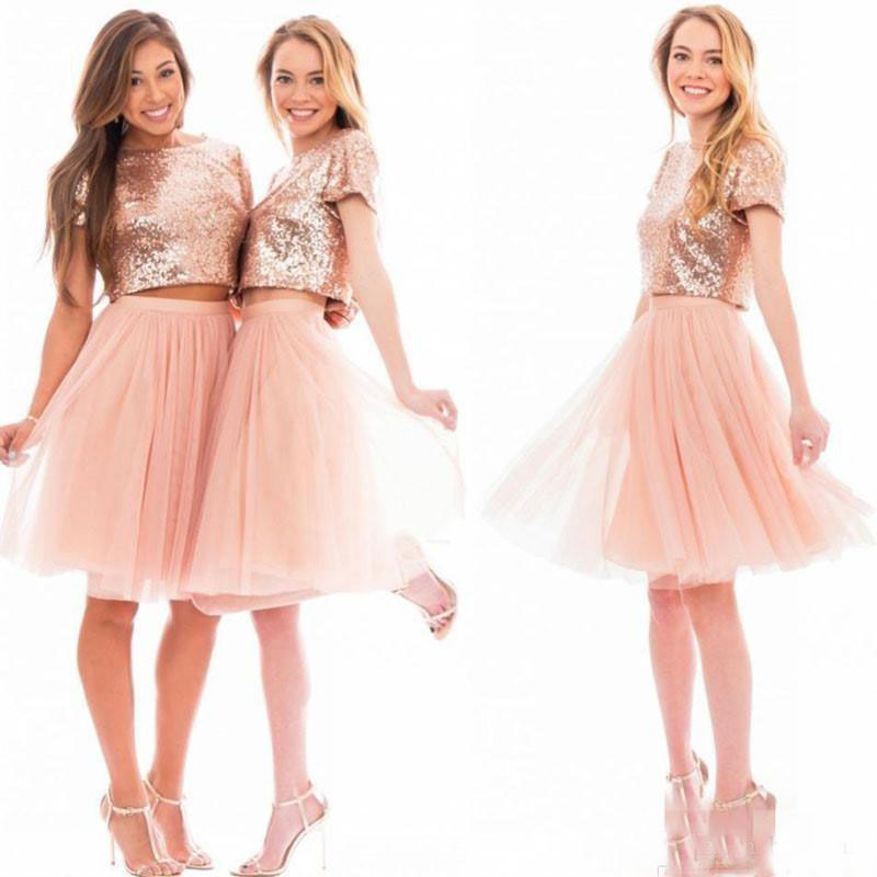 

2019 New Rose Gold Short Bridesmaid Dresses Sequined Top Organza Junoir Skirts Jewel Neck Two Pieces Party Gown With Short Sleeves