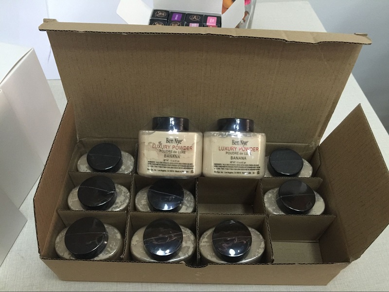 

Always HOT Selling Ben Nye LUXURY POWDER POUDER de LUXE Banana Loose powder 42g/1.5oz IN Store DHL free shippingL
