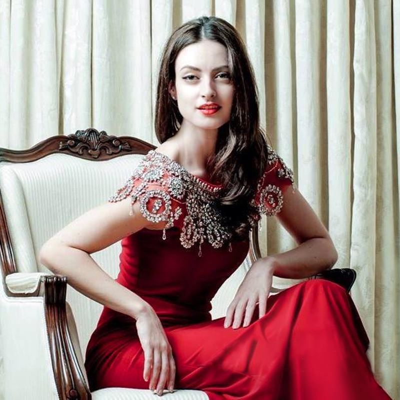 

Elegant Dark Red Mermaid Evening Dresses Crystal Beading Satin Floor Length White Black Evening Gowns Formal Evening Dresses Celebrity Dress