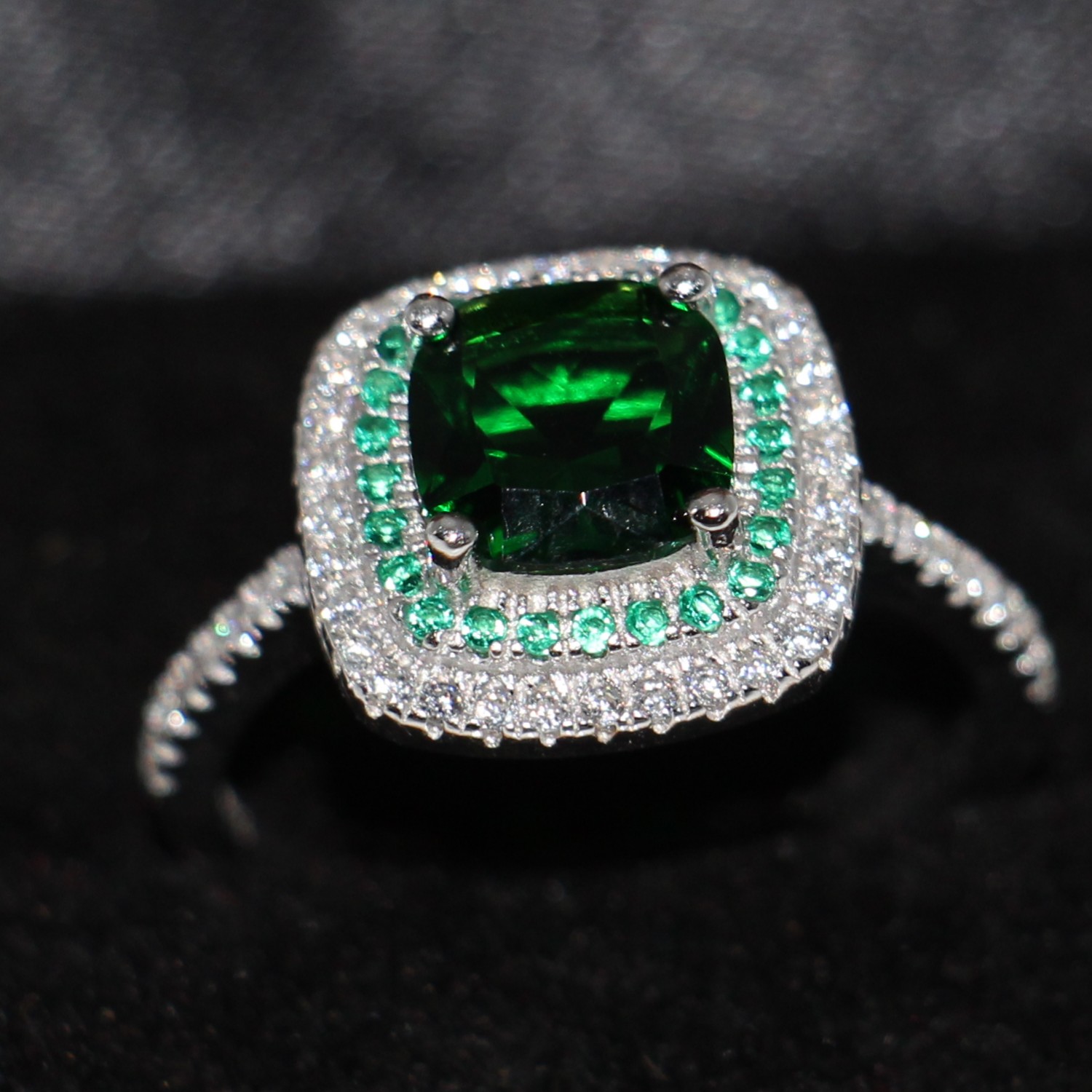 

Size 5-10 Luxury Jewelry 100% pure 925 Sterling Silver Cushion Cut Handmade Emerald 5A White CZ Wedding Women Band Pave Ring for Lover Gift