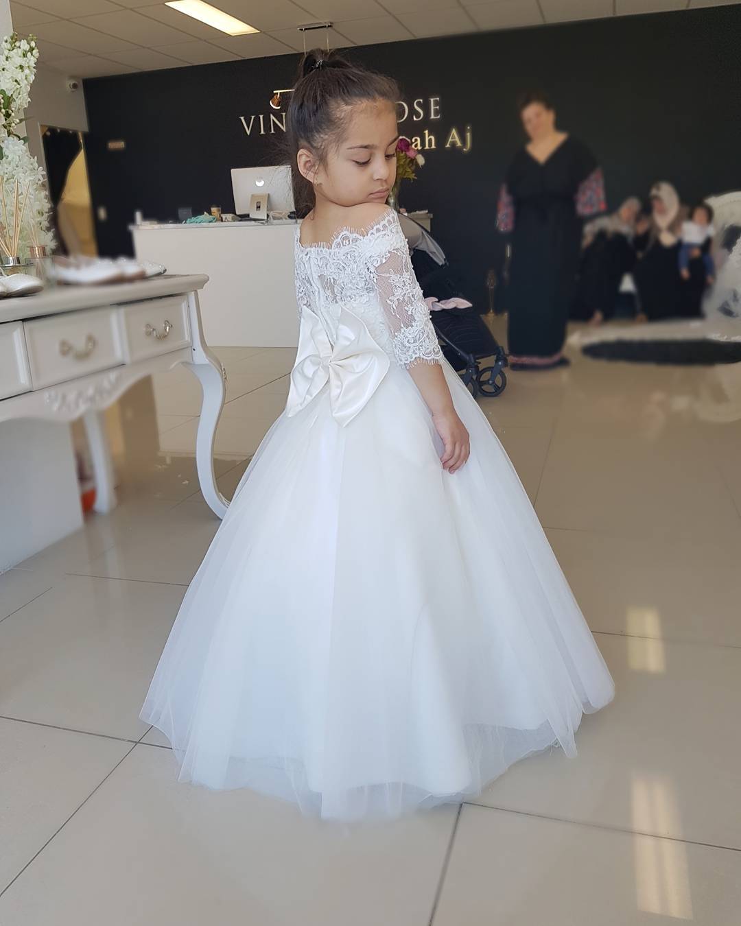 

Boat Neck Half Lace Sleeve Flower Girls' Dresses Princess Ball Gown White First Communion Dresses Lace Wedding Party Dress for Little Girls, Green