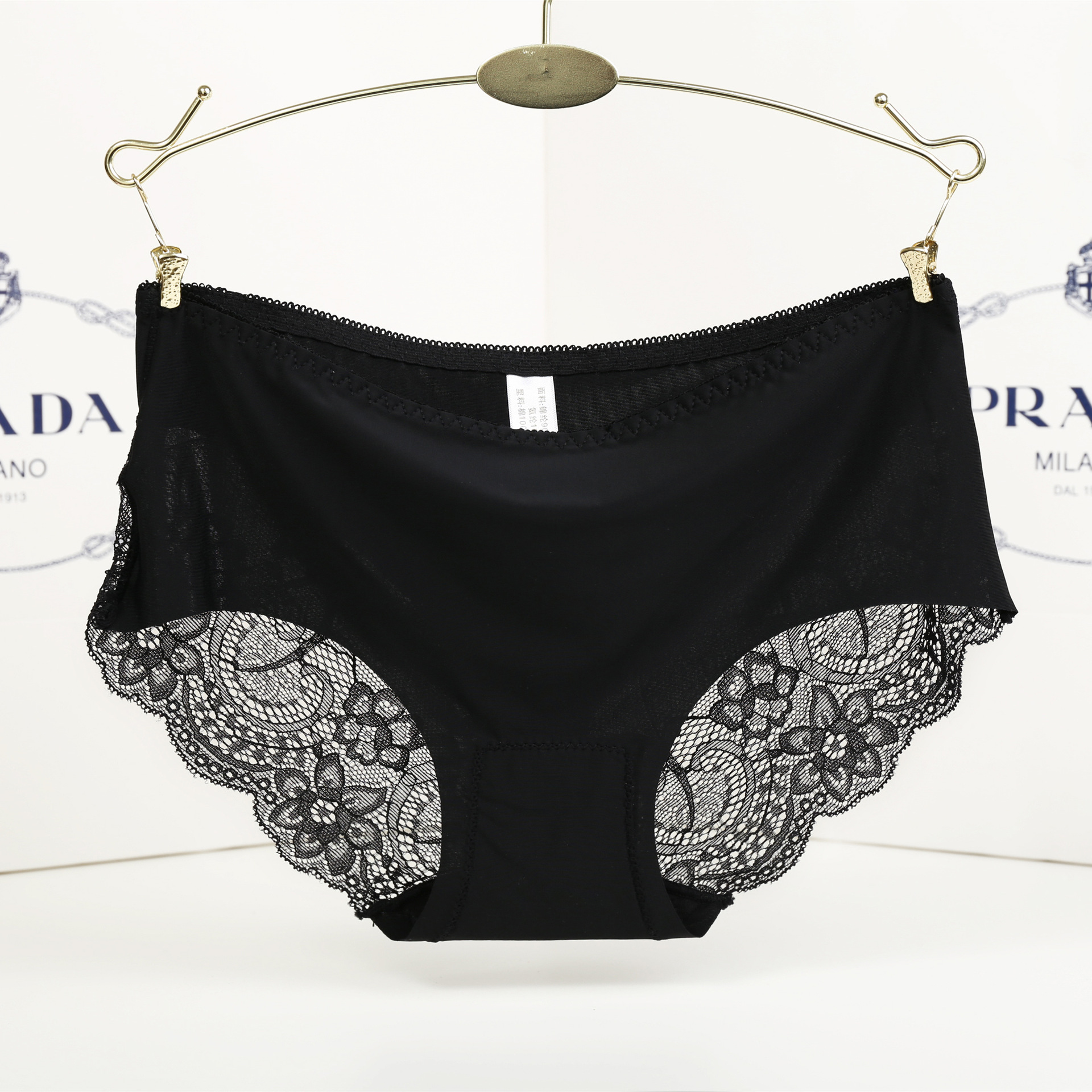 2017 Wholesale New Fashion 100% Pure Cotton Bottom Crotch Sexy Lace Design Ice Silk Seamless Lady Briefs Sexy Panties Free Size