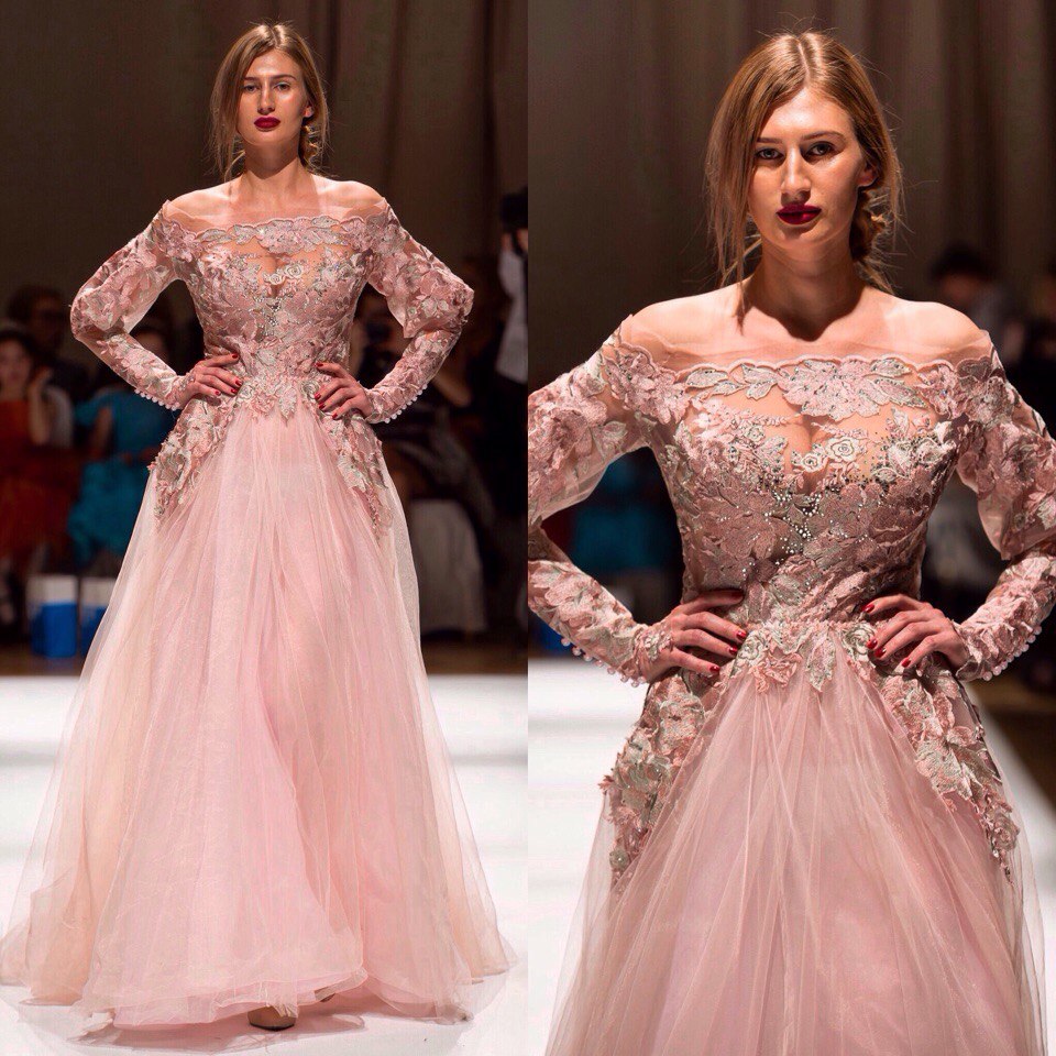 

Amazing Beaded Prom Dresses Off The Shoulder A-Line Lace Appliques Evening Gowns With Long Sleeves Sweep Train Custom Made Formal Dress, Hunter green