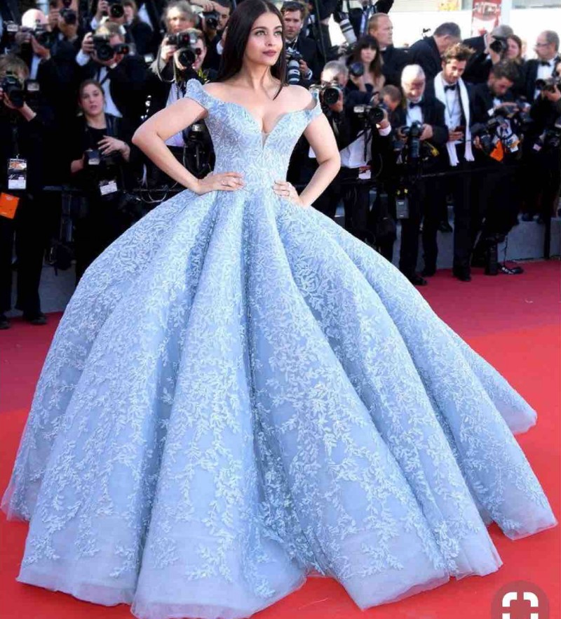 

Ice Blue Ball Gown Prom Dresses 2018 Off The Shoulder Lace Appliques Evening Gowns Red Carpet Floor Length Celebrity Party Dress Vestidos, Ivory