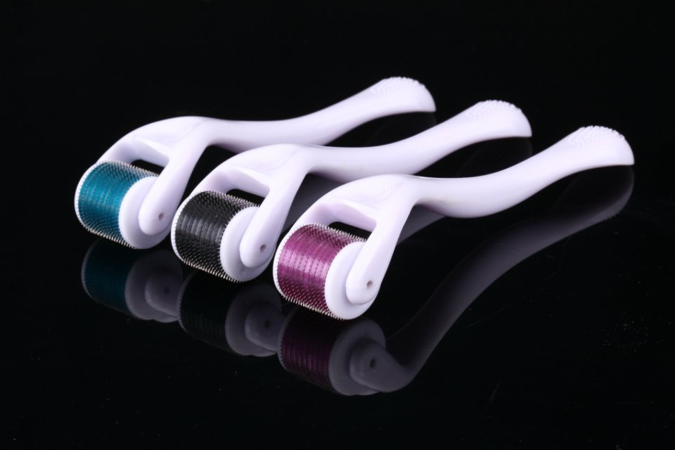 MNR Derma roller with 540 Micro Needles Skin Roller Dermatology Therapy, Microneedle skin Dermaroller Various Size-image-395037883