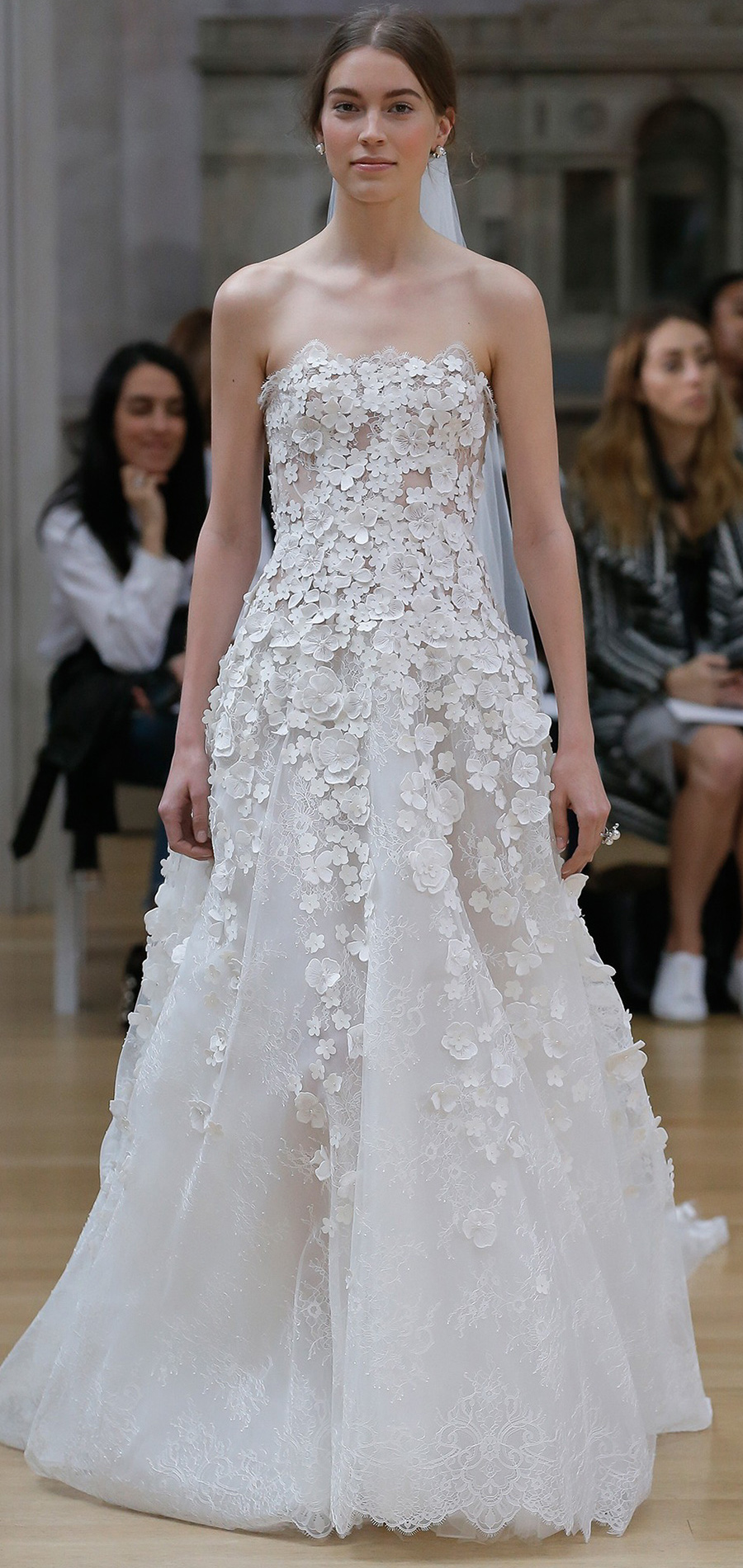 Robe De Mariée Oscar De La Renta robes de mariée en ligne romantique 2017 oscar de la renta bretelles de  mariée droites à travers le décolleté train de chapelle à corsage