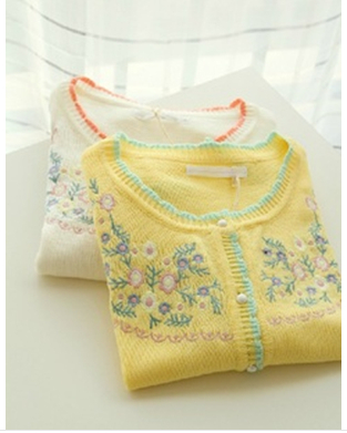 

Wholesale- New Arrival 2017 Autumn Women Clothing Embroidered Flowers Sweater Pattern Cardigan Vintage Button Blouse Wool Print Coat, Army green