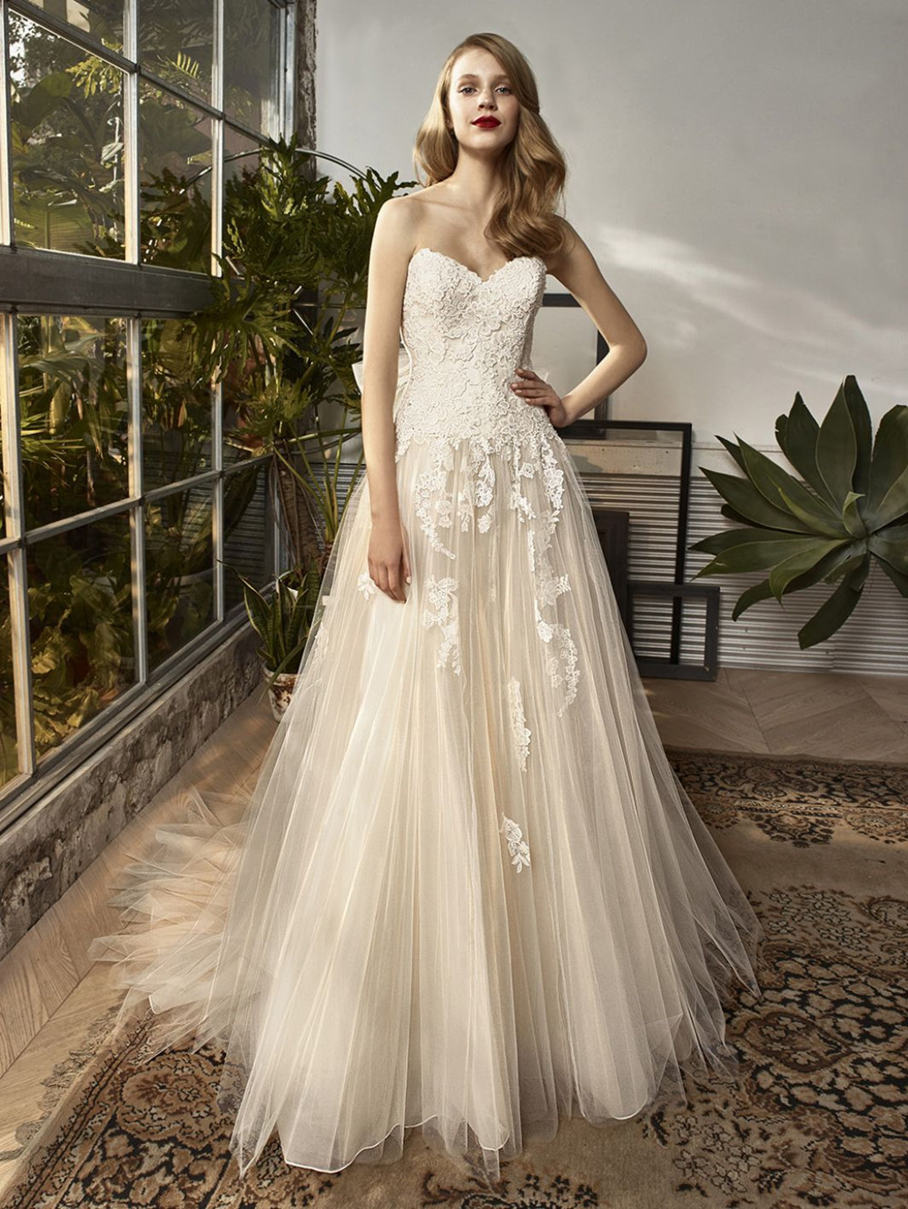 

Romantic Champagne Ball Gown Wedding Dresses Soft Tulle High Waist Bridal Gowns Ivory,White Wedding Dress Floral Applique Lace