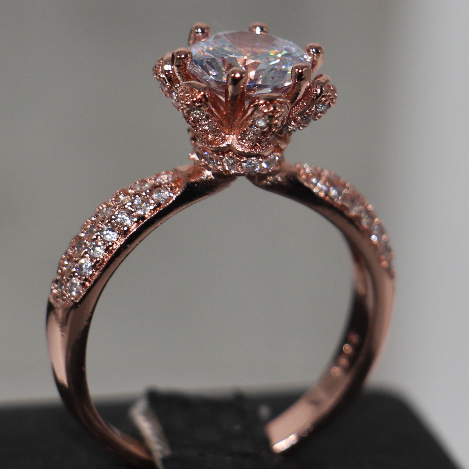 

Wholesale Handmade choucong Fashion Jewelry 925 Sterling Silver Rose Gold Plated Solitaire White Topaz CZ Diamond Wedding Women Flower Ring