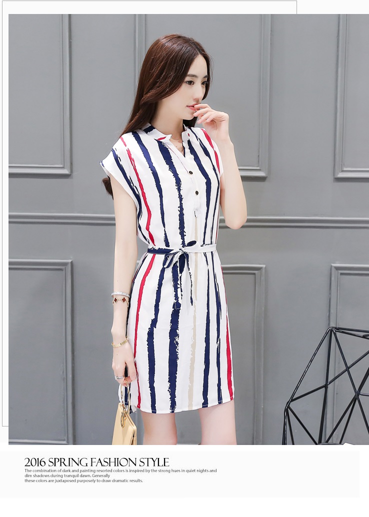 

A summer dress V neck dress in the buttock skirt of the long - style print to collect the cotton and cotton dress women, White