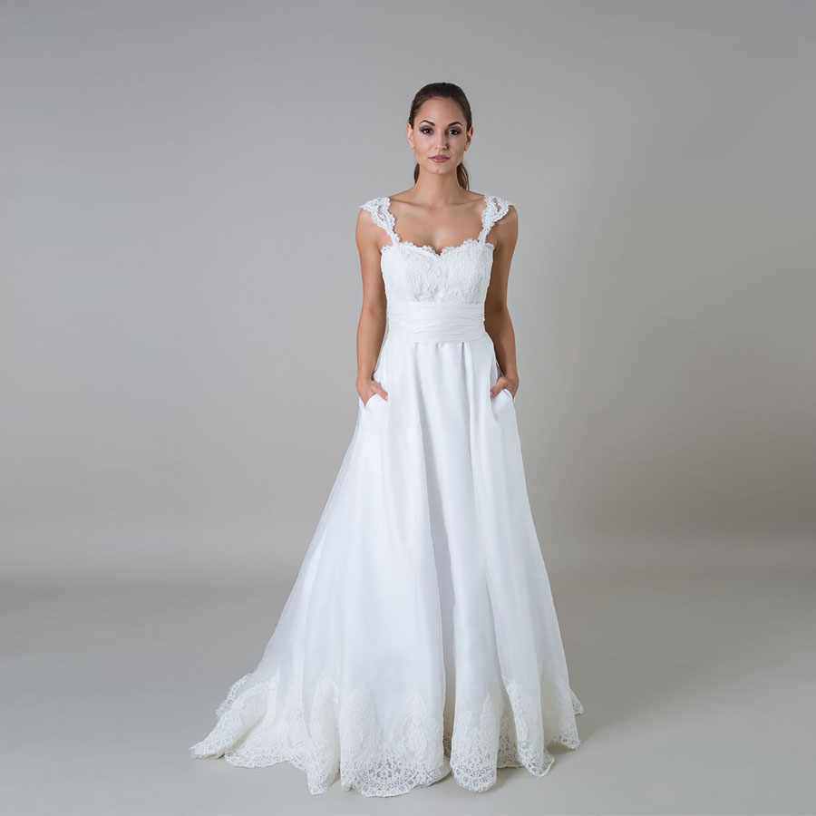 

Lace Straps The Ruched Waistline Sweetheart Bodice Is Covered In Alencon Lace Wedding Dress Full Covered Buttons Bridal Dress, Red