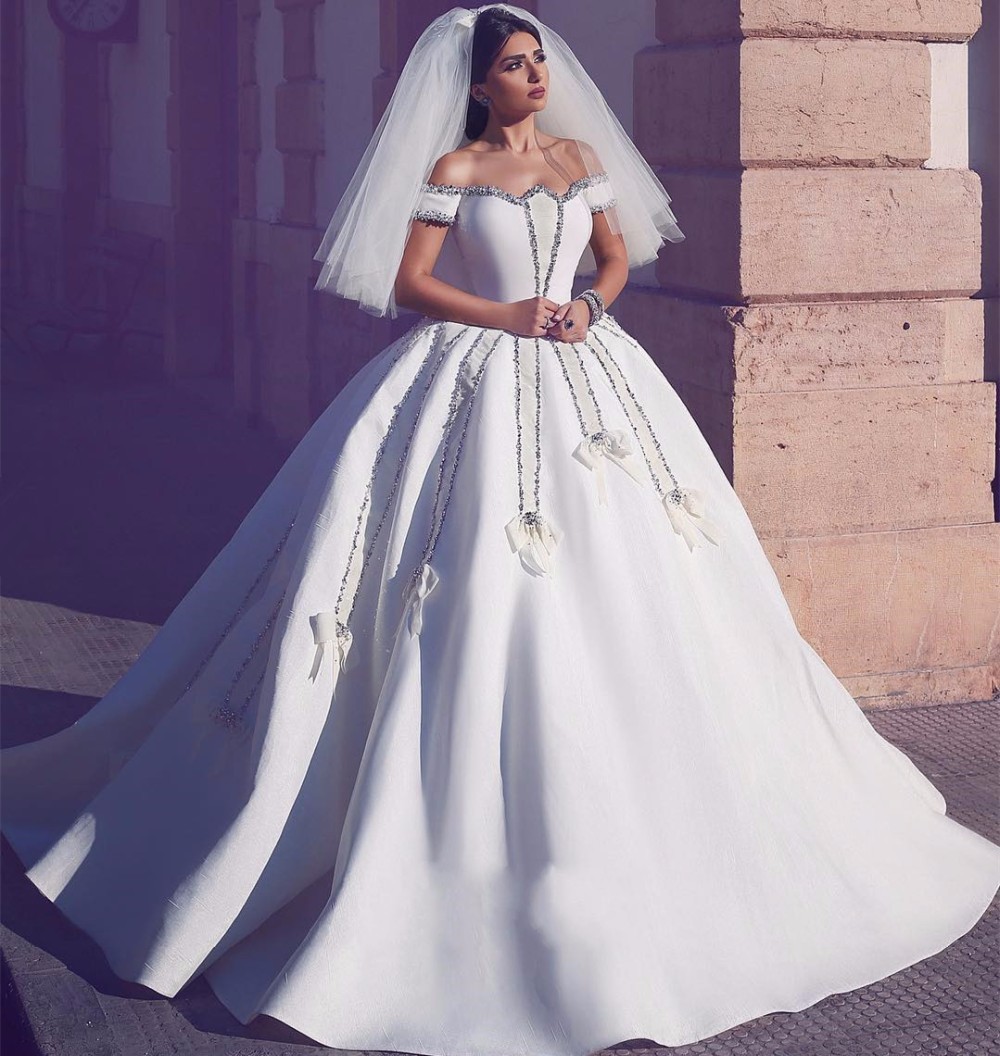 

Classic Long Wedding Dress 2018 Sweetheart Chapel Train Arabic Bridal Gowns Beading Satin Wedding Dresses Casamento Robe De Mariage, Ivory
