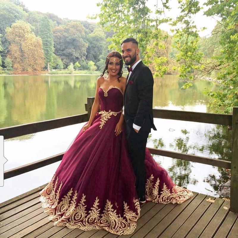 

Burgundy Tulle Gold Lace Appliques Long Prom Dress Sweetheart Ball Gown Princess Prom Gowns Pleats Evening Dresses Galajurken, White