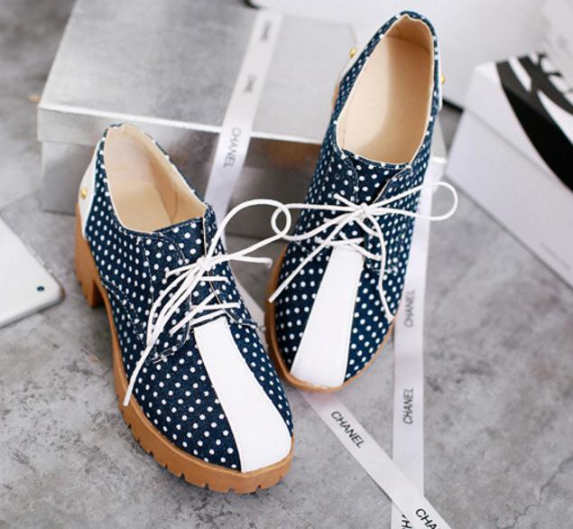 Denim est faible avec de grands chantiers simples chaussures en tissu de chaussures point pour les chaussures des femmes