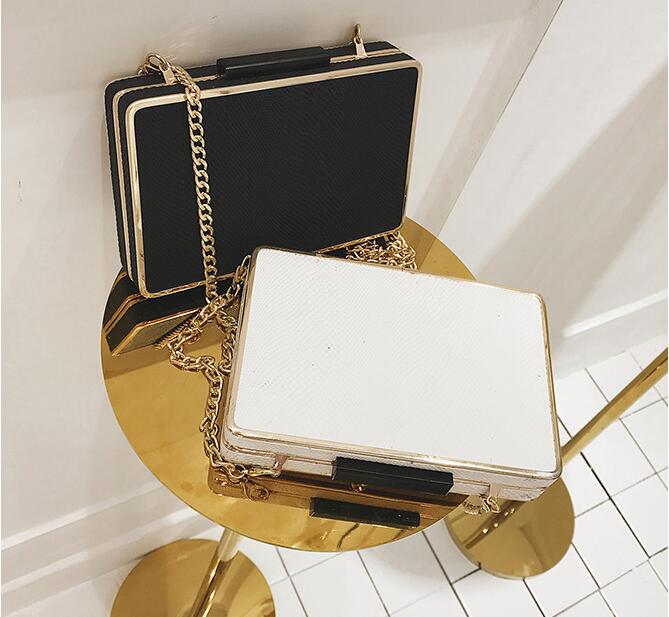 

2017. Fashion casual bag. Snake pattern. Banquet bag. Chain. Box. Mini. PU. Soft. Small.Evening Bags.Cross Body.Shoulder Bags.Women's Bags., White