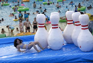 

(specialty store) inflatable bowling bottle accessory to zorb ball 1.5 M and 2 M hight water park outdoor toys