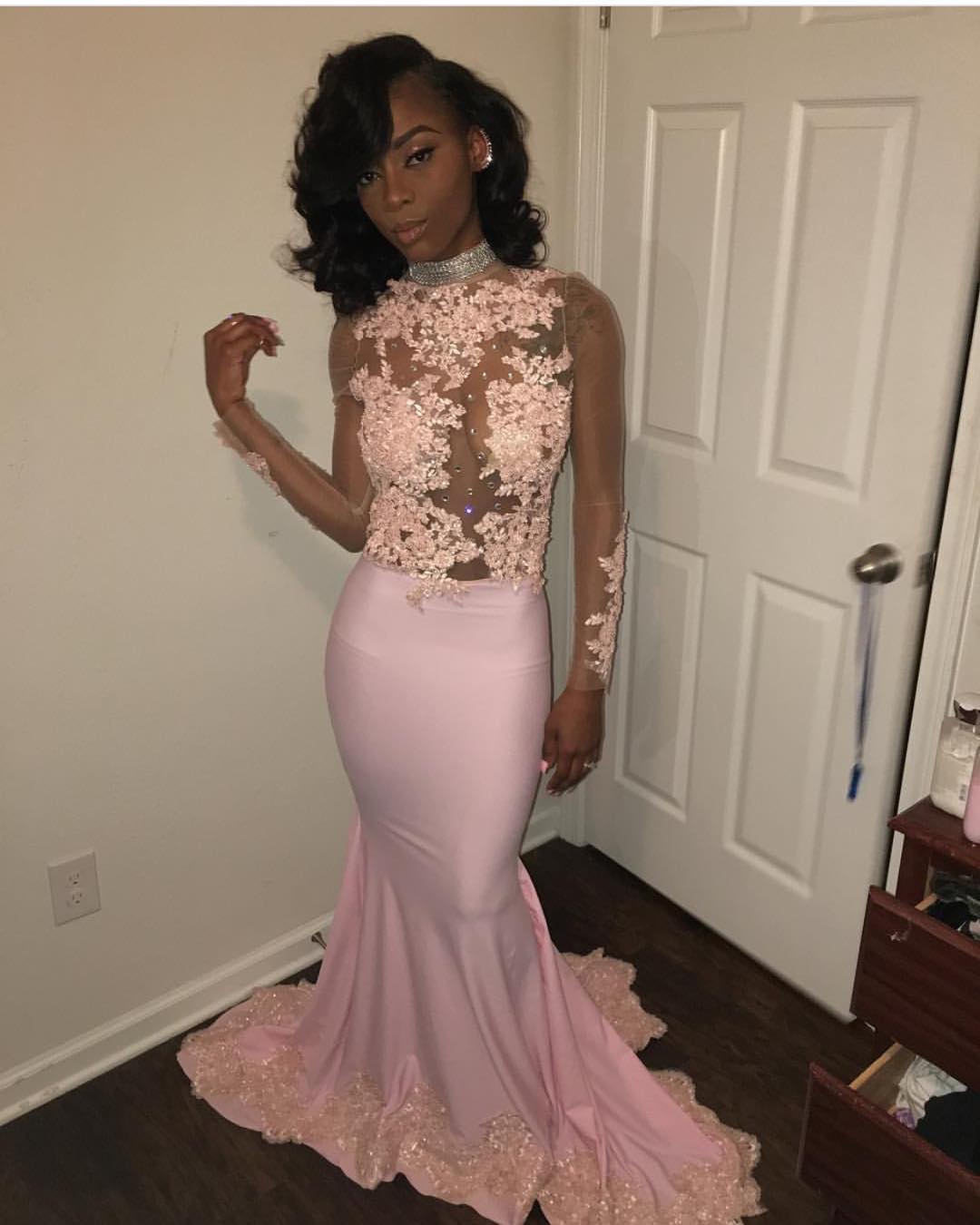 2021 Baby Pink Prom Dresses Evening Gowns Sexy Sheer Round Neck Long Sleeve Mermaid Appliques Lace Formal Party Dresses-image-400610108