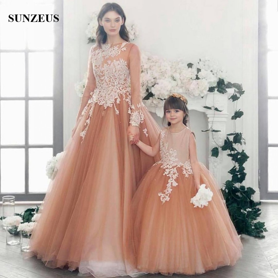 mother and daughter long dresses