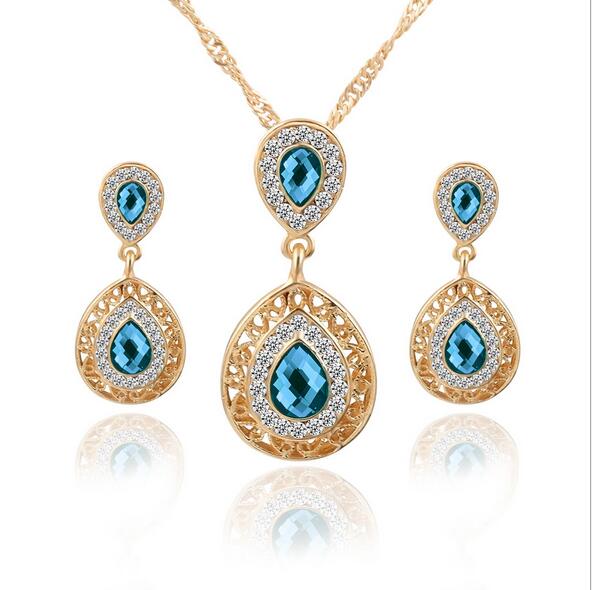 Vendre de nouvelles boucles d'oreilles collier ensemble combinaison de gouttes de cristal d'eau pendentif bijoux 3pcs = 1set boucle d'oreille et