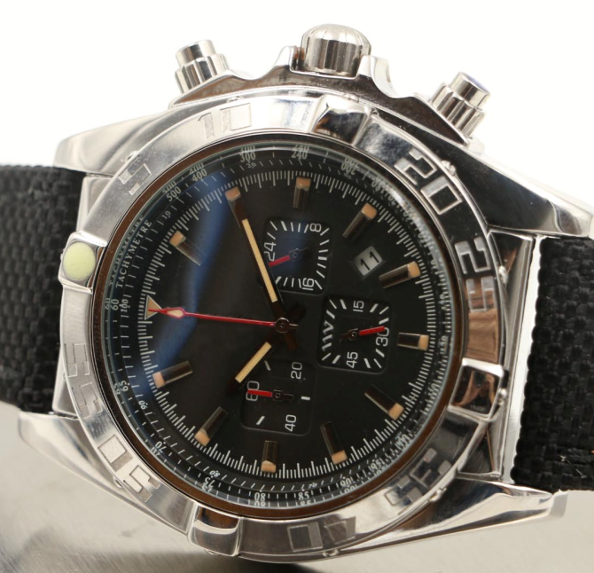 Bracelet en cuir avenger 45MM chronographe à quartz montre homme montres cadran rond noir avec trois cadrans adjoints et lunette tournante