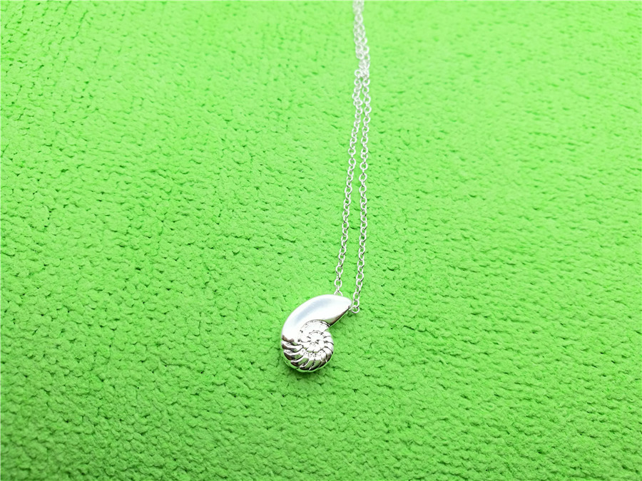 

5PCS Cute 3D Seashell Necklace Conch Sea Shell Necklace Ariel Voice Ocean Beach Necklace Spiral Swirl Sea Snail Necklaces