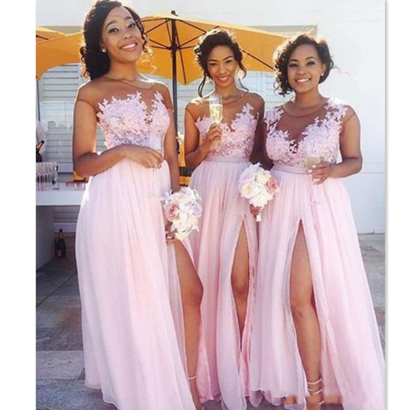 

Sexy Pink Chiffon Long Beach Country Bridesmaid Dresses Illusion Top Floral Boat Neck Formal Prom Dress Front Slit Maid Of Honor Gown Robes