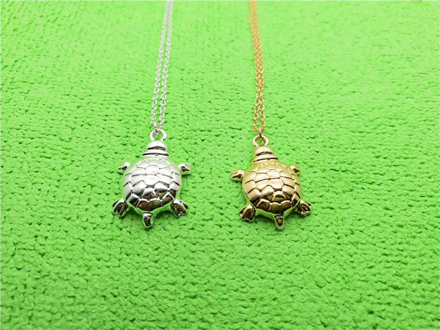 

5PCS Gold Silver Tiny Sea Turtle Charm Necklace Dainty Tortoise Necklaces Lucky Bone Turtle Necklaces for Beach Party