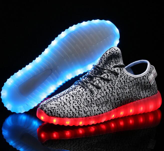 LED Light Up Chaussures pour Adultes 2017 Nouvelle Mode Coloré Lumineux Chaussures avec USB Rechargeable Femmes Hommes Chaussures avec LED Lumièr