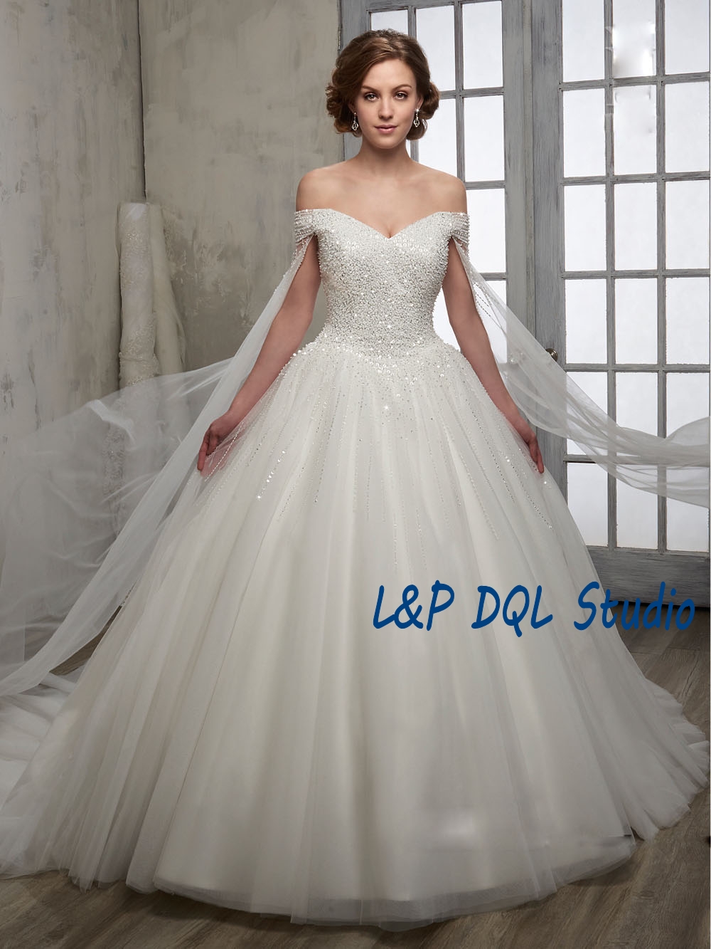 

Sparkling Ball Gown Wedding Dresses Major Beading Sequins Sweep Train Ivory Bridal Gowns with detachable Wrap