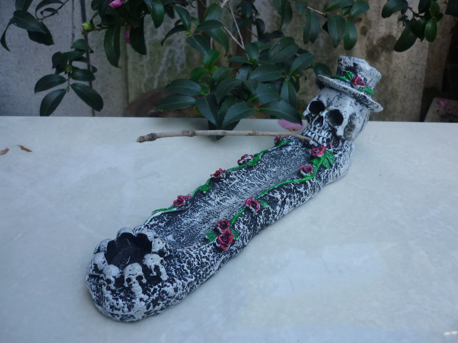 

Skull Incense Holder Collectible Aroma Scent Burner Sculpture Figurine Halloween Gift