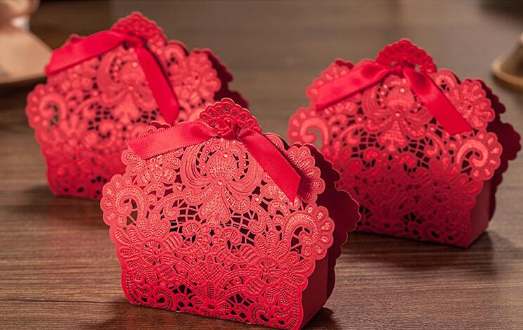 

2018 Laser Cut Hollow Candy Box for Wedding Gift Box Fill with Candy Sweet Chocolate Party Favor Ribbon Bags, Same as picture