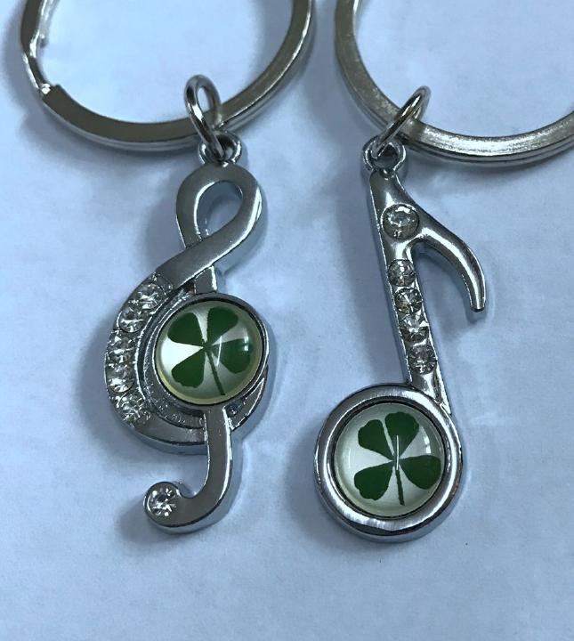 

free shipping yqtdmy 12 pcs handmade four leaf clover fashion music design keychain, Slivery;golden