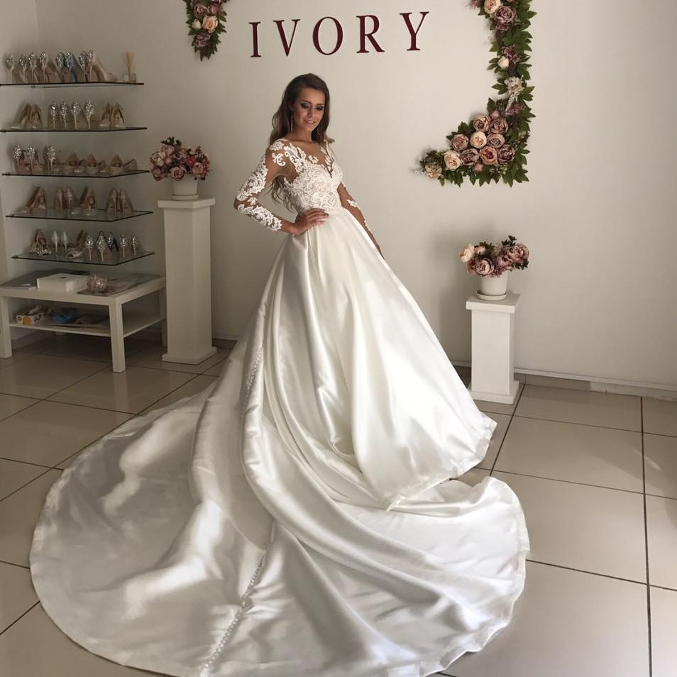 

Romantic White Satin Wedding Dresses Sheer V-Neck Lace Applique Long Sleeve Bridal Wedding Gowns Elegant A-Line Chapel Train Bridal Dresses, Red