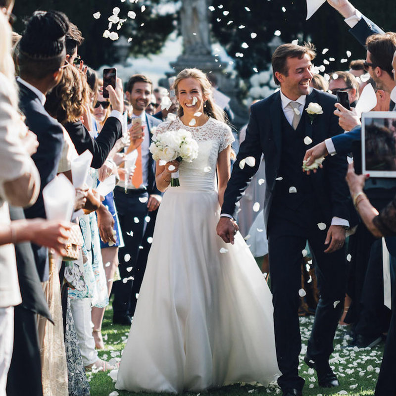 

O-Neck Short Sleeve Lace Top Wedding Dresses Pleats Waist Chiffon Skirt Beach Bridal Gowns A-Line Country Wedding Gowns, White