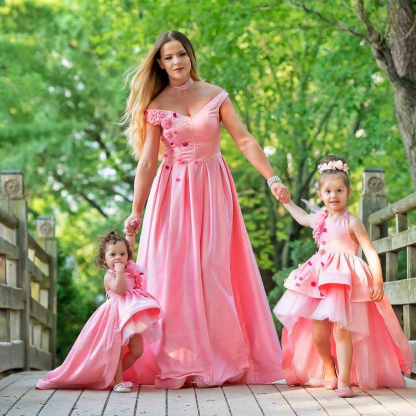 

Pink Mother And Daughter Dresses Evening Wear With Hand Made Flowers Off The Shoulder A-Line Evening Gowns Floor Length Satin Prom Dress, Ivory