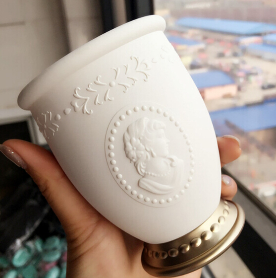 

Wholesales high quality LA DU REE makeup brush barrels Receive ABS material brush pot cylinder Noble relief portrait