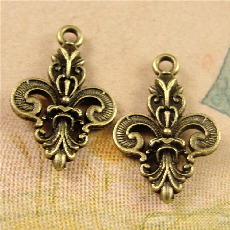 10 METAL KEYS//PENDANTS//CHARMS-FLEUR DE LIS KEY-CRAFT//48MM-VTG-ANTIQUE BRONZE OLD