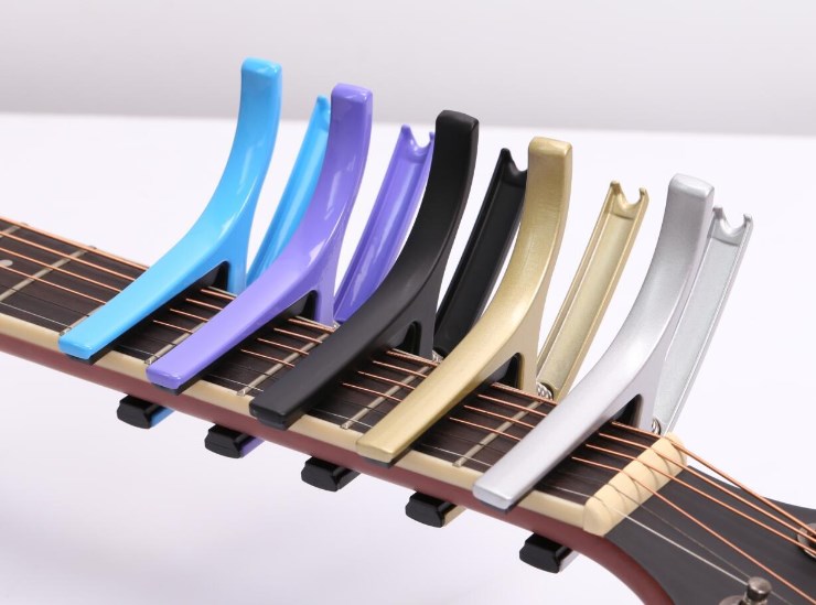 Livraison gratuite Capo de guitare avec extracteur d'ongles en alliage d'aluminium argent or noir couleur Guitarra Capotraste Top qualité MC30