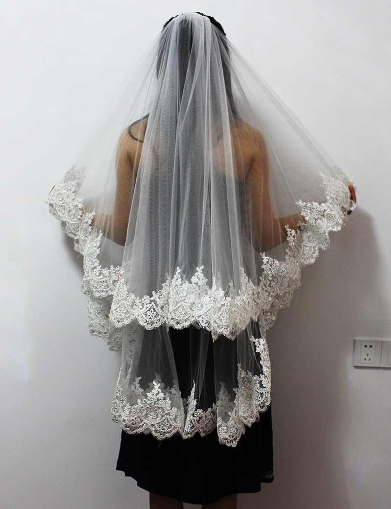 

2019 Charming Bride Wedding Veils With Bedaded Rhinestones High Quality 2 Layers Free Comb Bridal Accessories, White