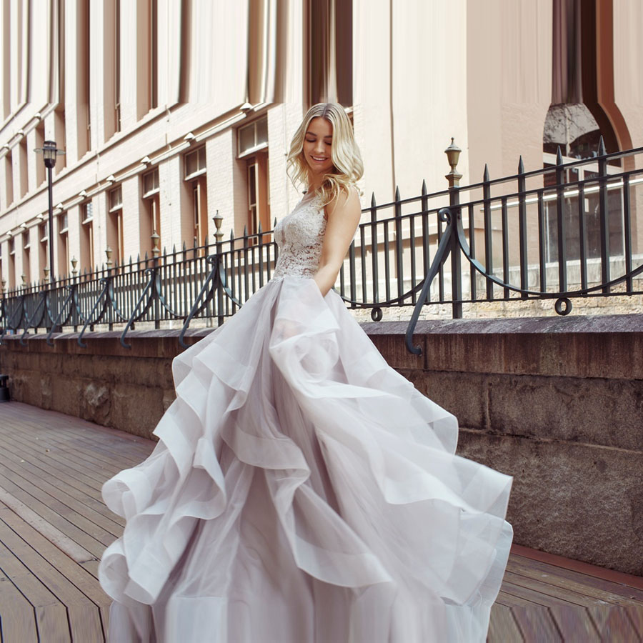 

Amazing Ball Gown Prom Dresses Layer Skirt Sheer Neck and Back Appliques Bodice with Beaded Formal Women Dress Evening, Ivory