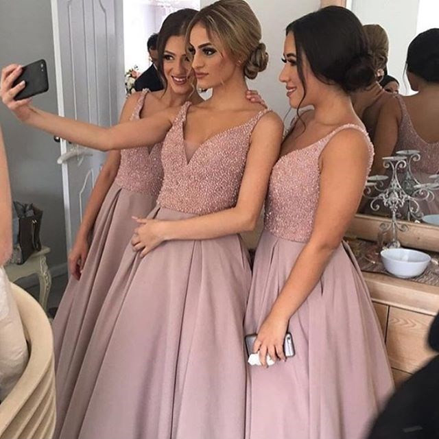 Mousseux rose fard à joues de demoiselle d'honneur robes col en V manches Haut-Bas lourd perles junior Pays de demoiselle d'honneur robes longues
