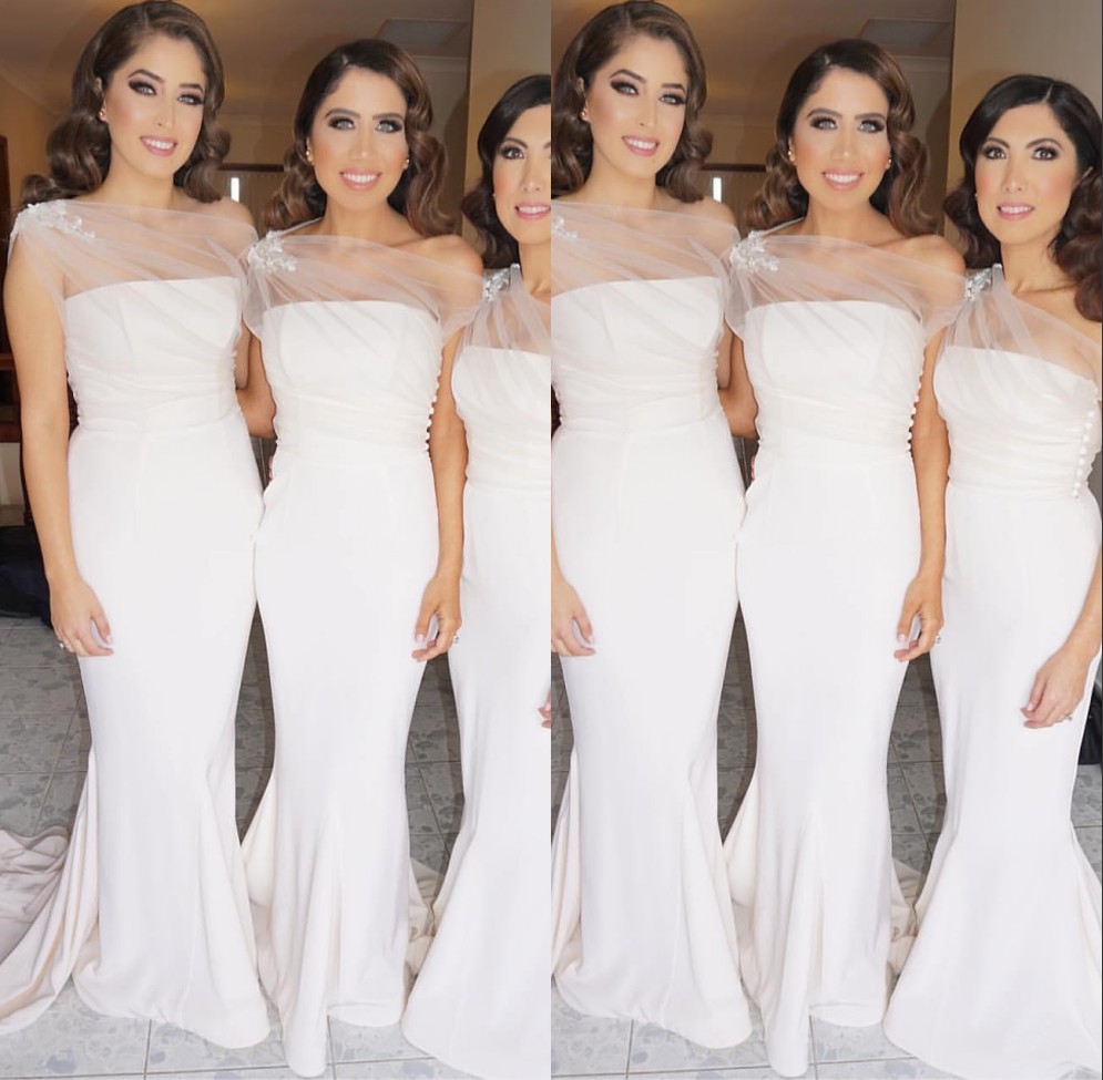 

2017 Elegant White Mermaid Bridesmaid Dresses With Pleats Satin Strapless Sweep Train Wedding Party Dersses Cheap