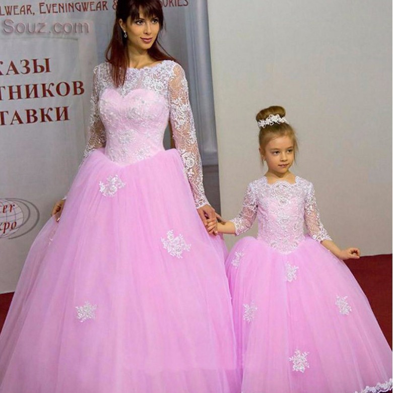 Cute Pink Une ligne Tulle robes de mère et fille pour la robe de communion à manches longues avec des robes de soirée formelles