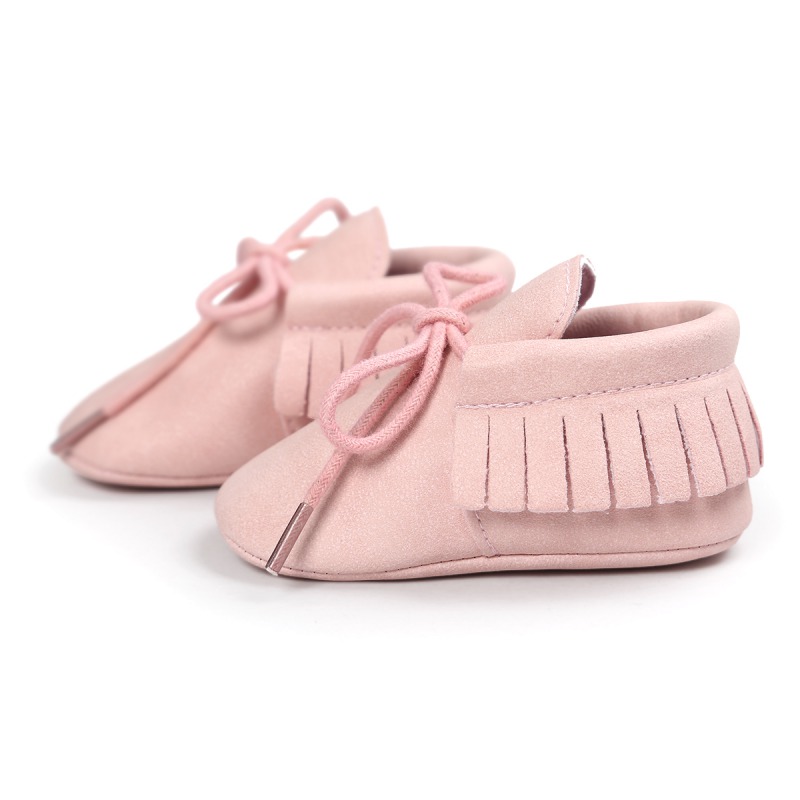 

Wholesale- PU Suede Leather Newborn Baby Boy Girl Moccasins Soft Moccs Shoes Fringe Soft Soled Non-slip Footwear Crib Lace-up Shoe, Pw