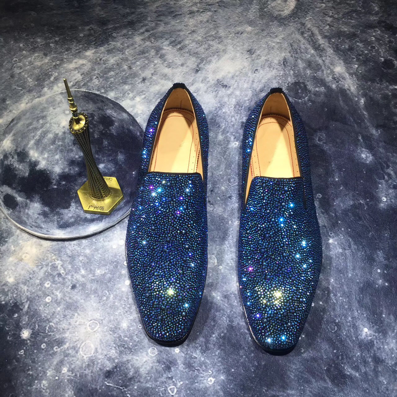 Boîte d'origine + sac à poussière Designers de luxe robe de soirée de mariage rouge bas mocassins chaussures hommes diamants affaires casual oxfo