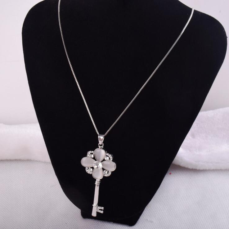 

Diamond Cobra Stone Key Necklace New Fashion Jewelry For Women Clothing accessories Fashion hanging chain Craft necklace free shipping, Silver