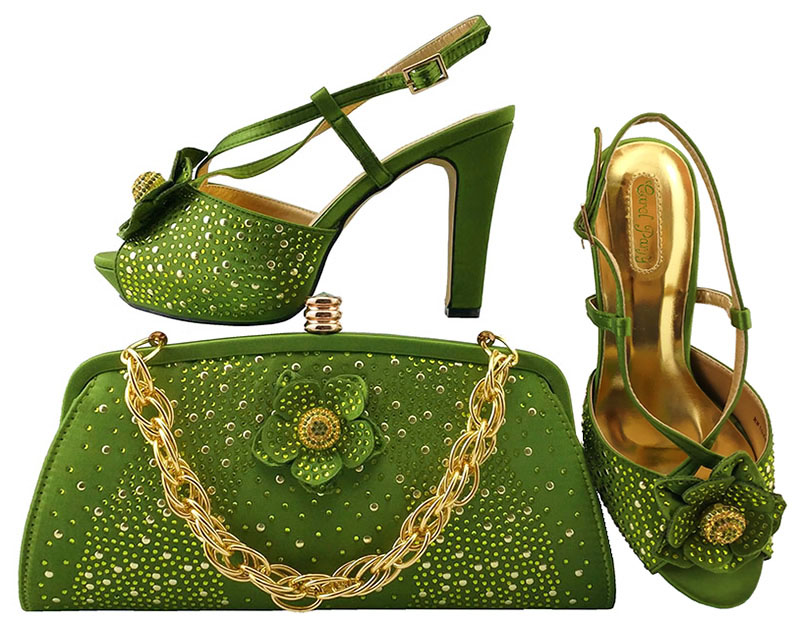 green shoes and matching bolsa