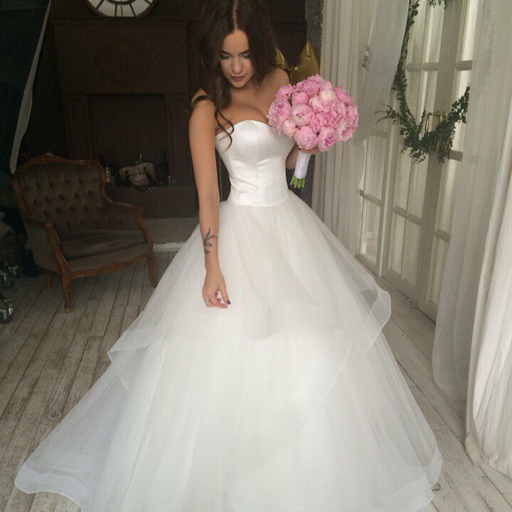 

Sweetheart Satin Top Bridal Wedding Gowns Soft Tulle A-Line Elegant Wedding Dresses Off the Shoulder Bride Dresses vestido noiva praia, Red