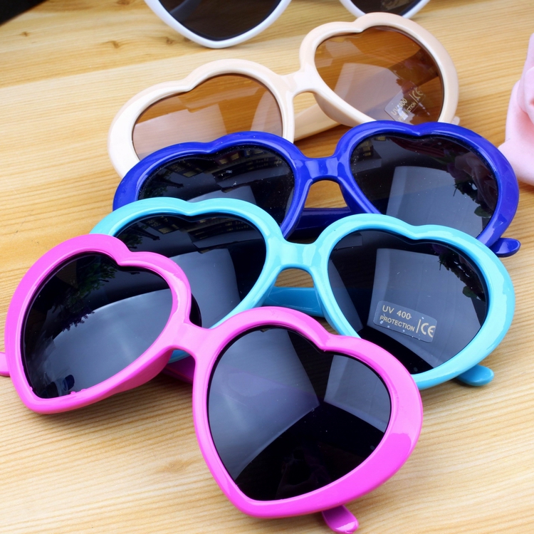 

20PCS Cheap beach Womans Sunglasses Luxury High Quality Mens Sun glasses Heart shaped Unisex eyeglass Gradient Metal hinge Fashion men and women spectacles